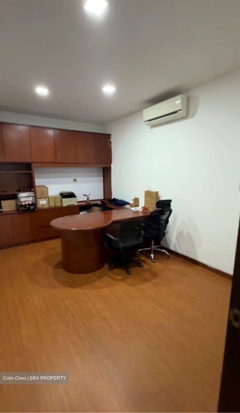 Jalan Senang (D14), Office #554456741